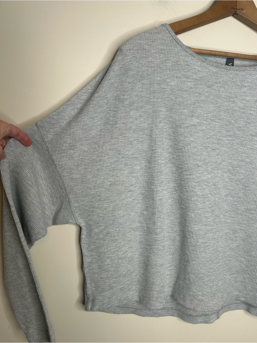 Vuori Heather Gray Waffle Weave L/S top Size M/L NWOT Cotton Blend Slight Crop - Picture 2 of 6